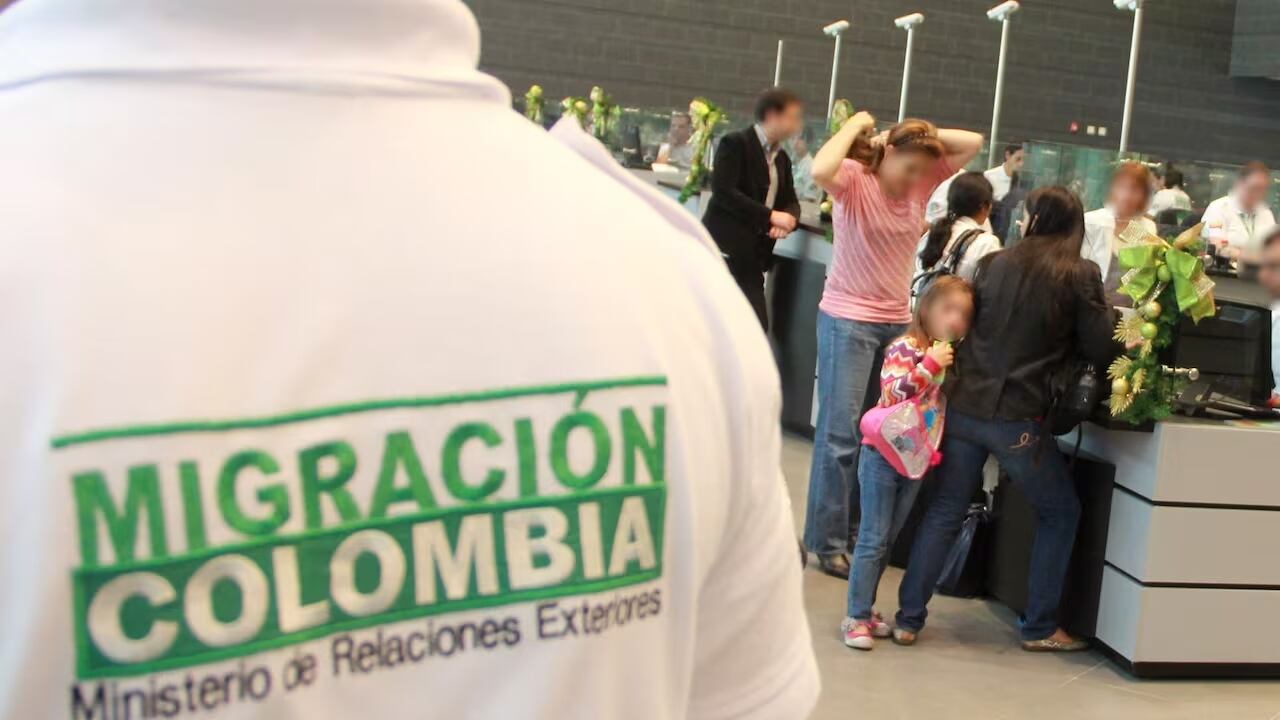 El permiso de salida del país para menores de edad es obligatorio en Colombia y su omisión puede generar serios inconvenientes migratorios.