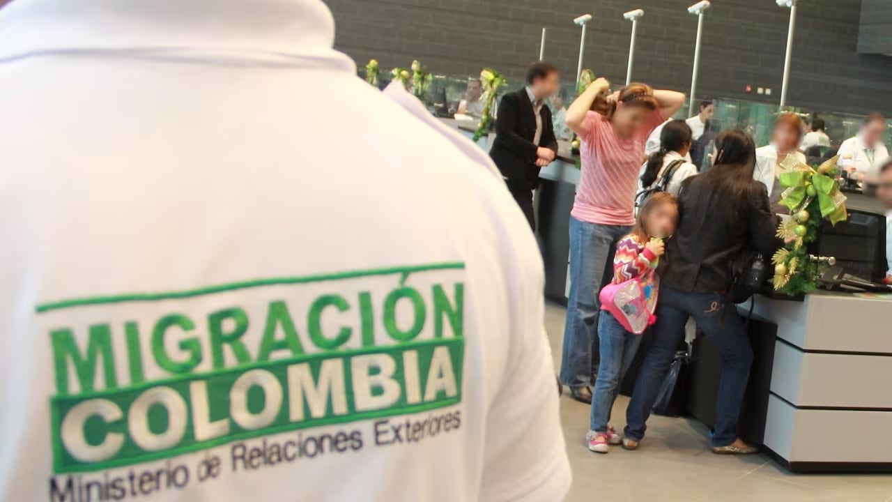 El permiso de salida del país para menores de edad es obligatorio en Colombia y su omisión puede generar serios inconvenientes migratorios.