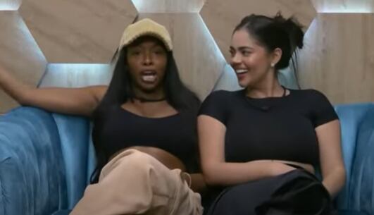 Karen Sevillano y La Segura crearon una sección llamada 'Las Chismosas', donde hablan de todos sus compañeros y de lo que sucede dentro del reality.