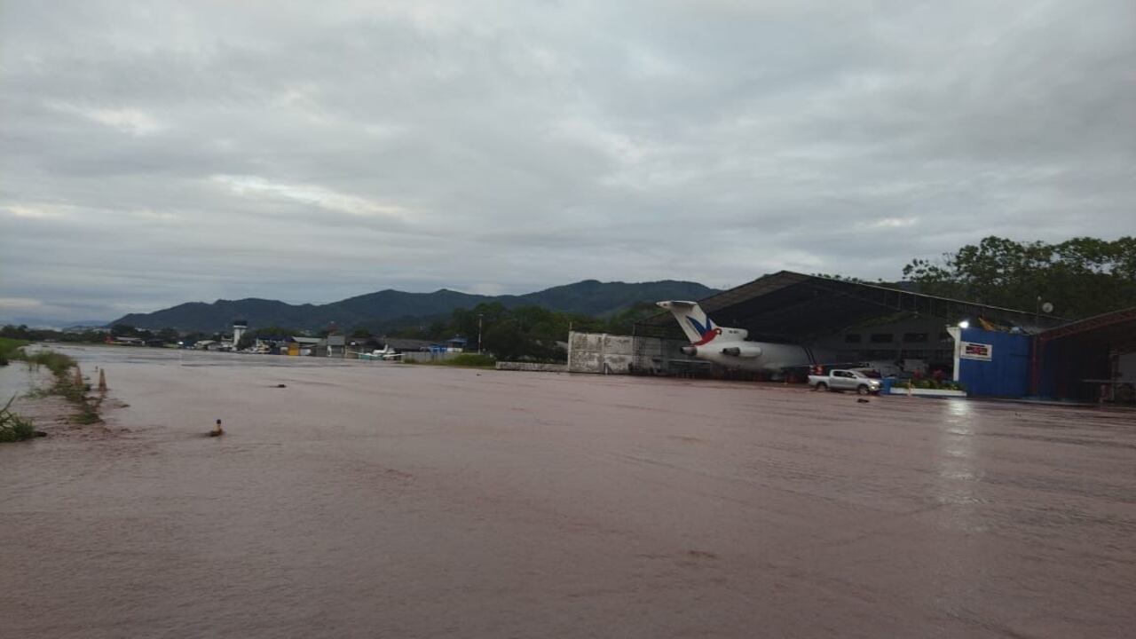 Aeropuerto de Villavicencio, Meta, inundado