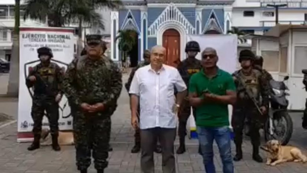 Denuncian que el alcalde de Pradera, Francisco Javier Ruíz, señala a periodistas de región.