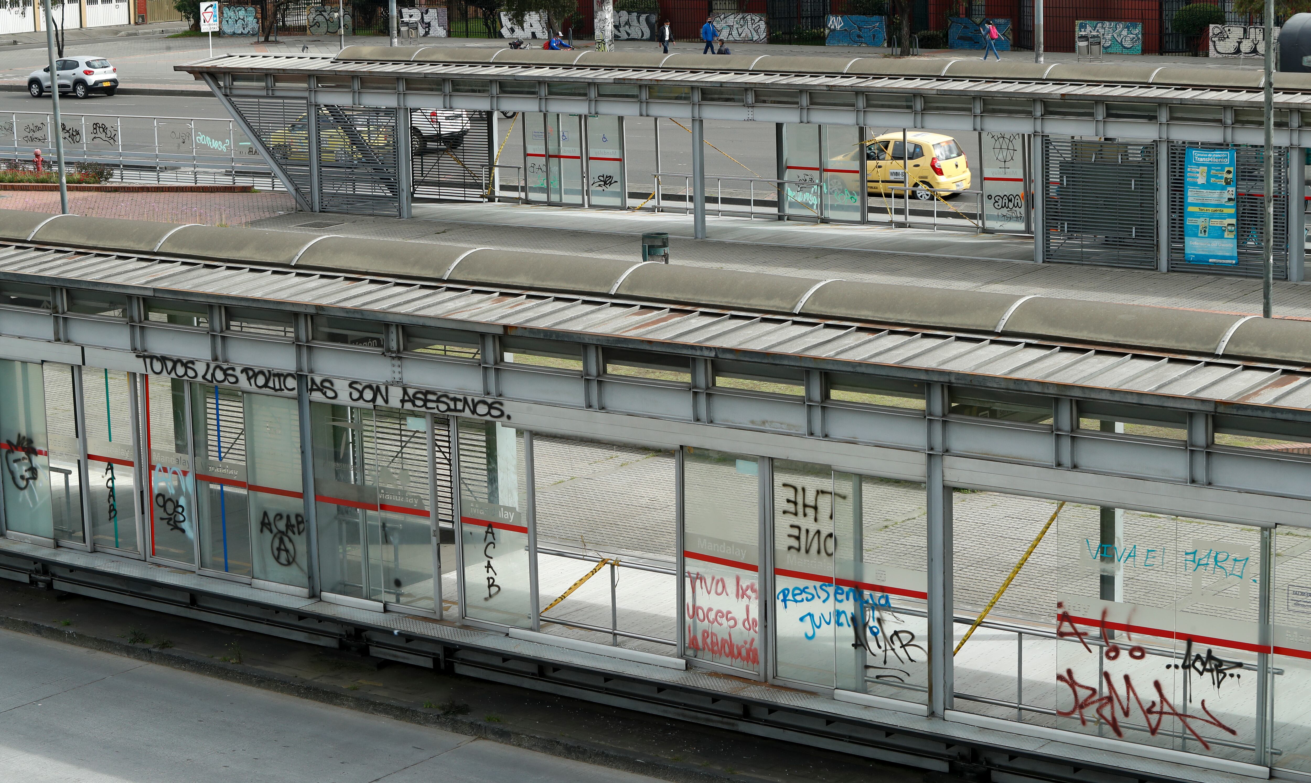 Estacion  de transmilenio fuera de servicio por vandalismo
Bogota julio 6 del 2021
Foto Guillermo Torres Reina / Semana