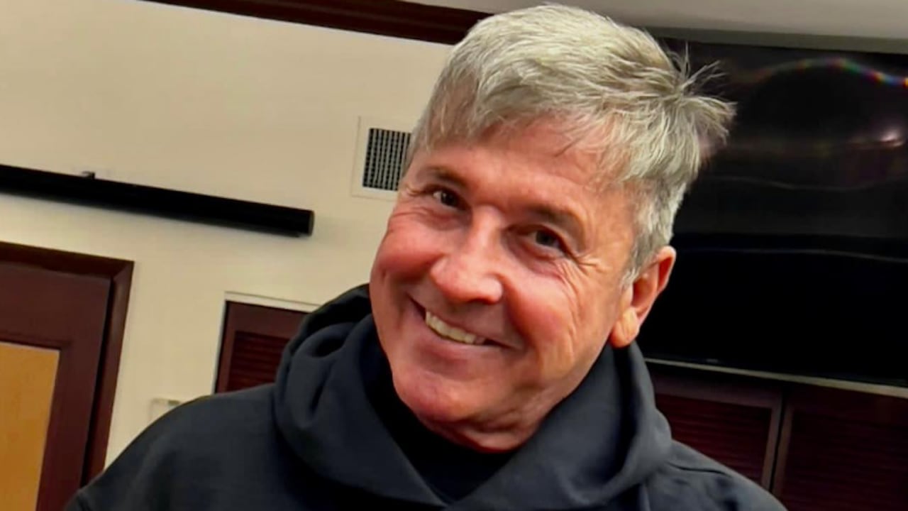 El cantante estrenó una nueva producción junto a toda su familia.