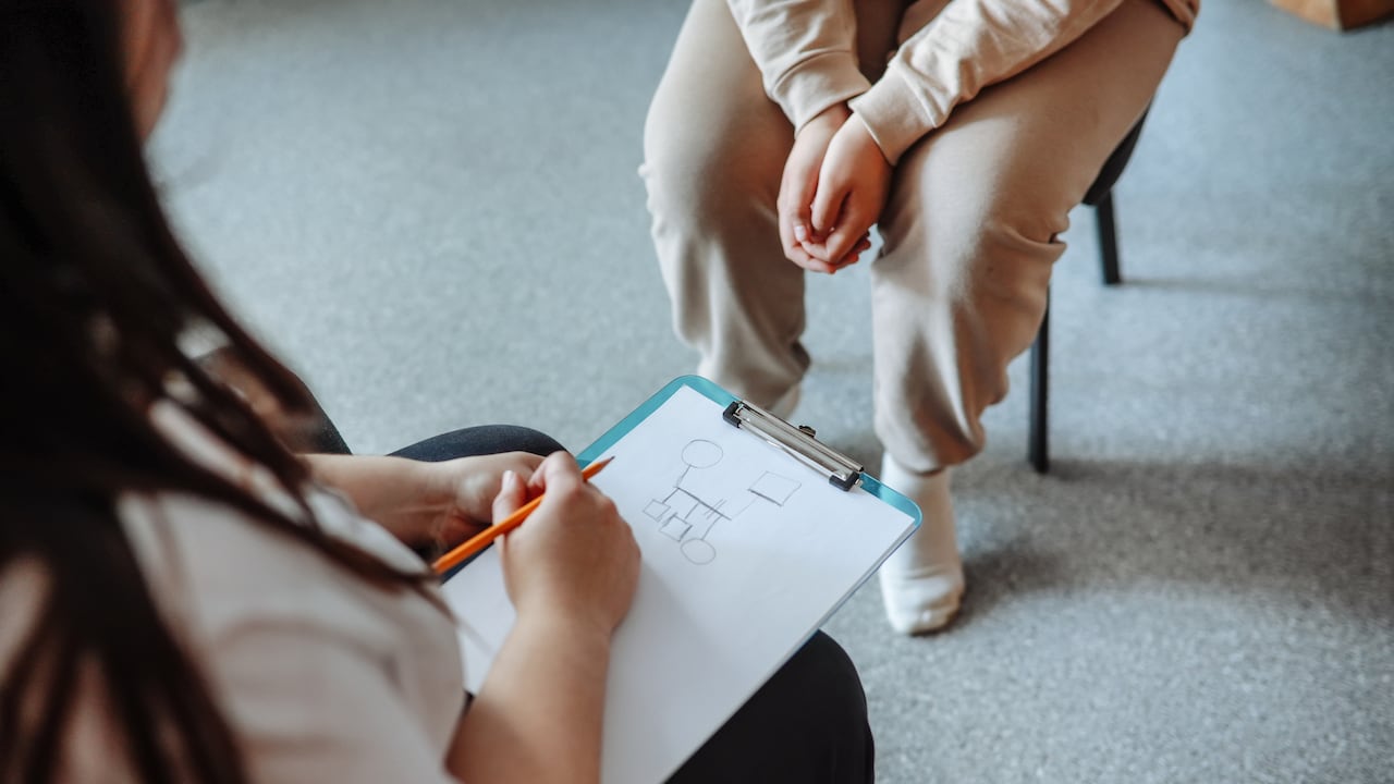 Los expertos en psicología aseguran que una práctica diaria simple puede ser fundamental para lograr un notable incremento en la felicidad y el equilibrio emocional personal.