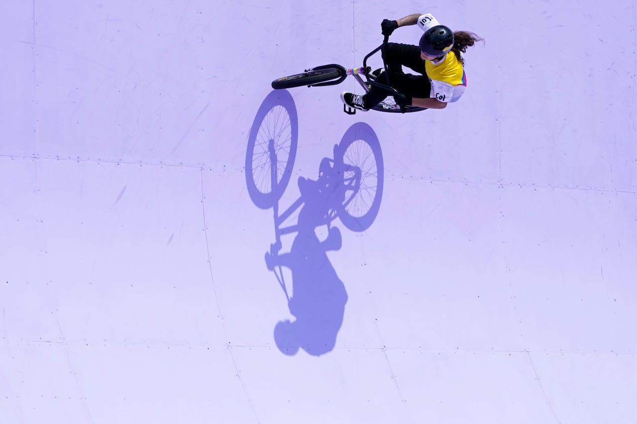 Queen Saray Villegas Serna, of Colombia, competes in the cycling BMX freestyle women's park final at the 2024 Summer Olympics, Wednesday, July 31, 2024, in Paris, France. (AP Photo/Frank Franklin II)