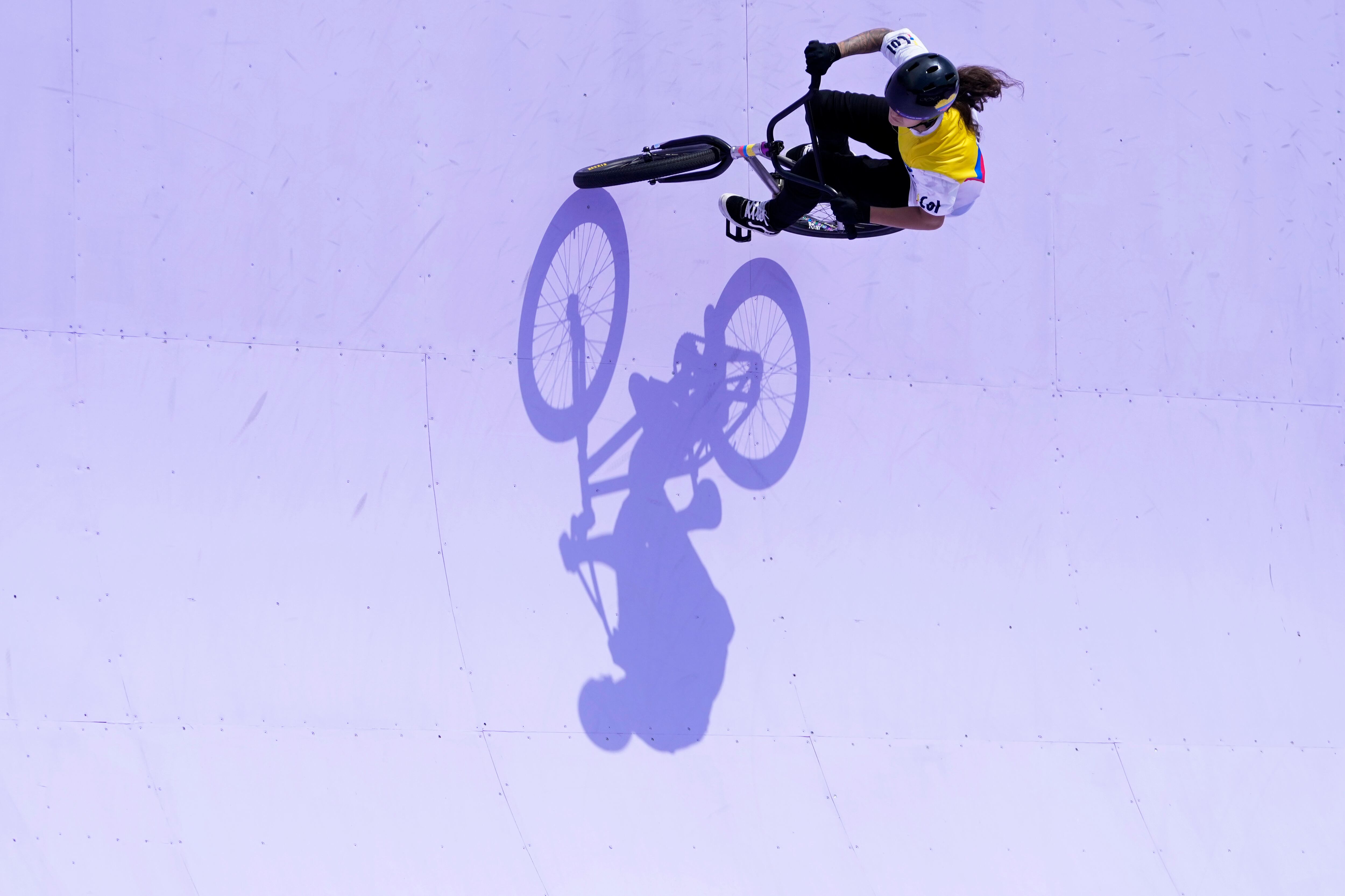 Queen Saray Villegas Serna, of Colombia, competes in the cycling BMX freestyle women's park final at the 2024 Summer Olympics, Wednesday, July 31, 2024, in Paris, France. (AP Photo/Frank Franklin II)