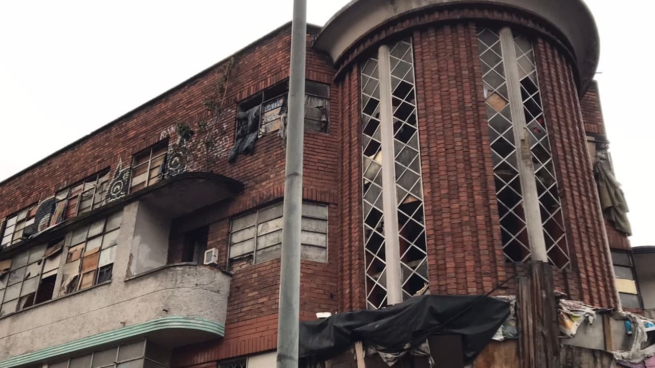 Así luce el edificio en la Avenida Caracas con calle 24 en pleno centro de Bogotá, donde operaba de manera clandestina la banda delincuencial 'Los Maracuchos'