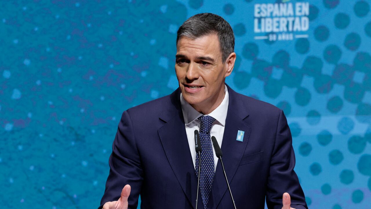El primer ministro español, Pedro Sánchez, pronuncia el discurso de apertura durante el primer evento de las conmemoraciones oficiales de "España en libertad"