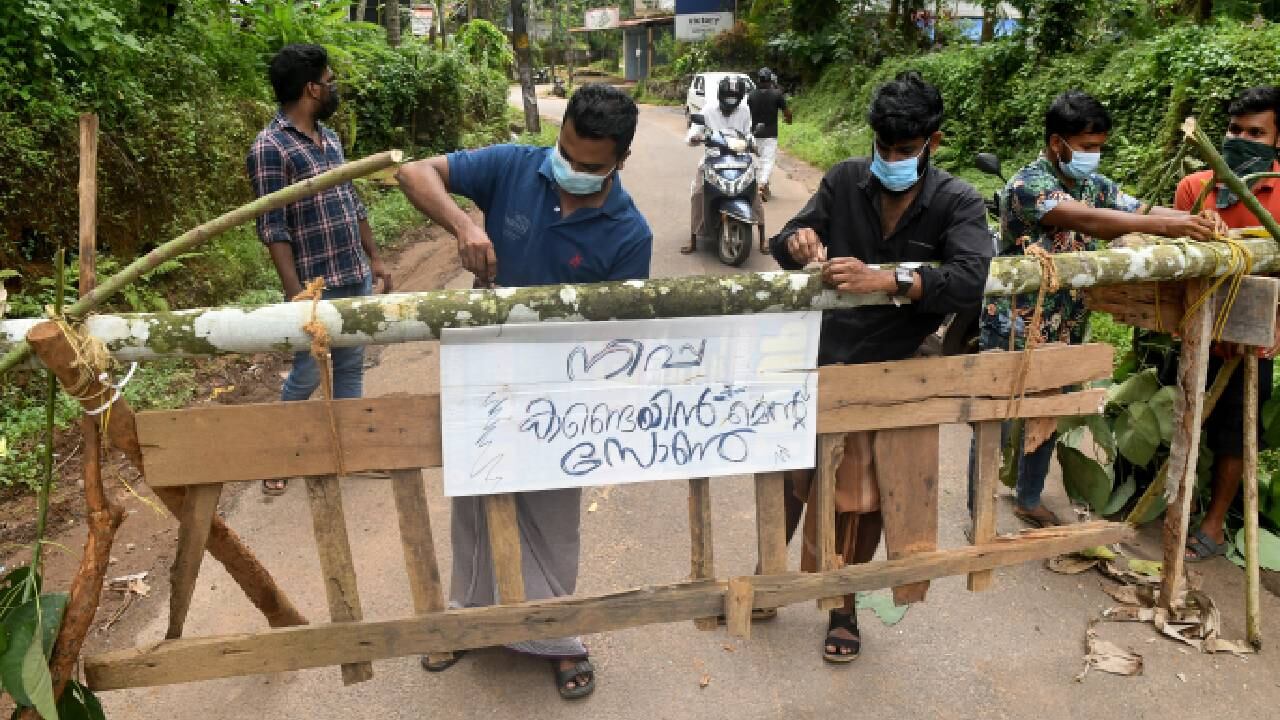 Aviso en el distrito de Kozhikode, después de que las autoridades declararan el área zona de contención.