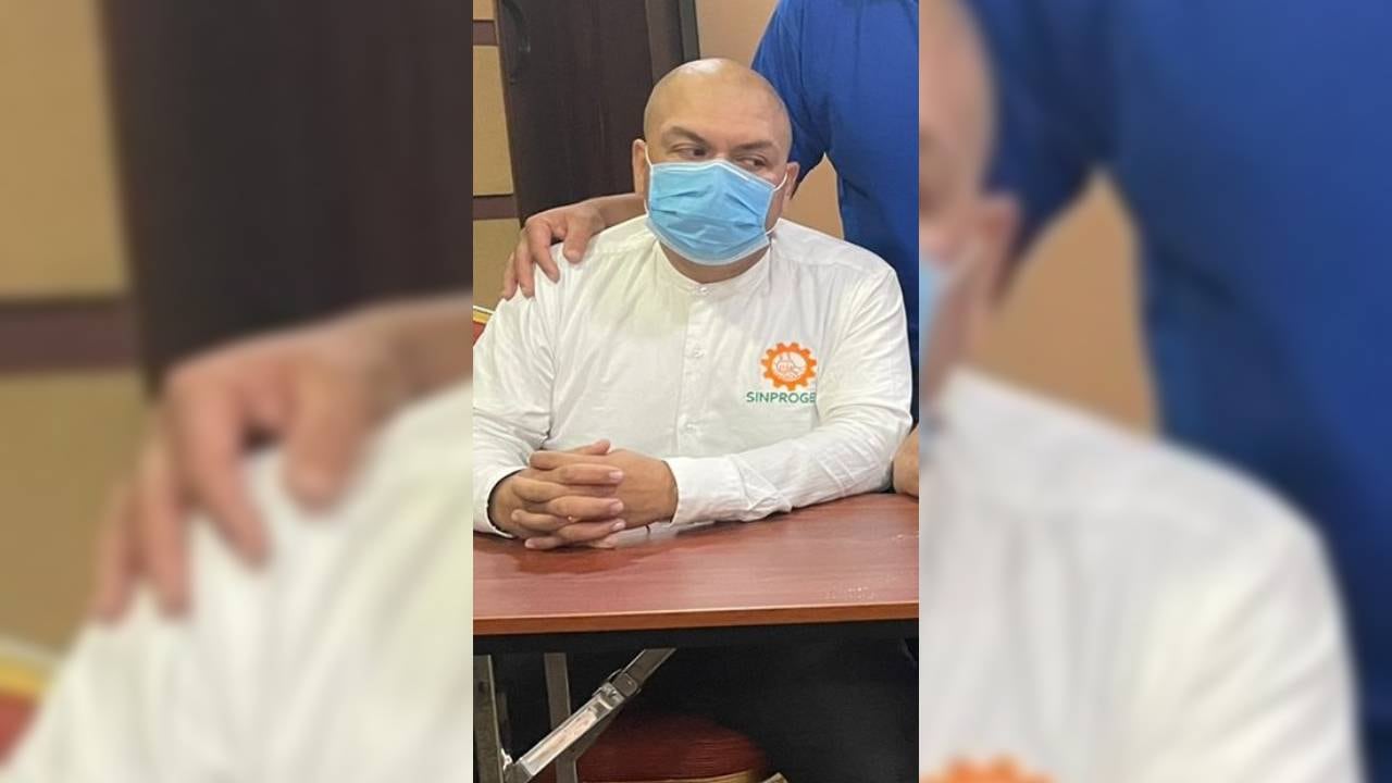 Dos personas abordaron el auto en el que se movilizaba el líder sindical y lo amenazaron de muerte. -Foto: Twitter @@SINPROGEN1