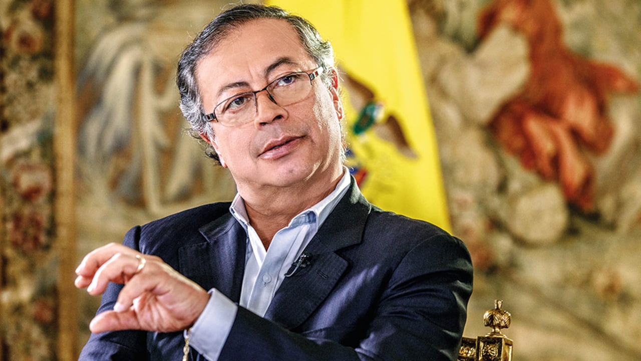 El presidente Gustavo Petro suele lanzar anuncios al aire en su cuenta de Twitter.