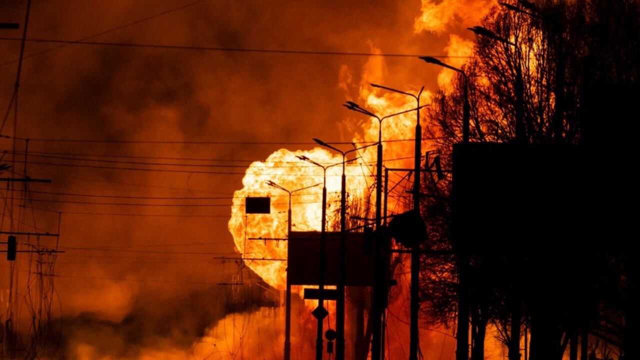 El incendio que se provocó por los supuestos ataques se podía ver desde varias localidades rusas cercanas al lugar (imagen de referencia)