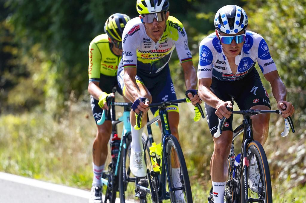 Remco Evenepoel, usando la camiseta de montaña.