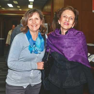 María Fernanda Piñeros y Alicia de Calderón.