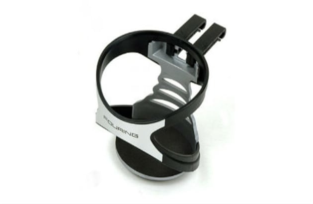 Para evitar desastres o regueros en el carro, nada mejor que estos soportes para vasos. Los puede encontrar en Unilago, Amazon o Mercado Libre. 