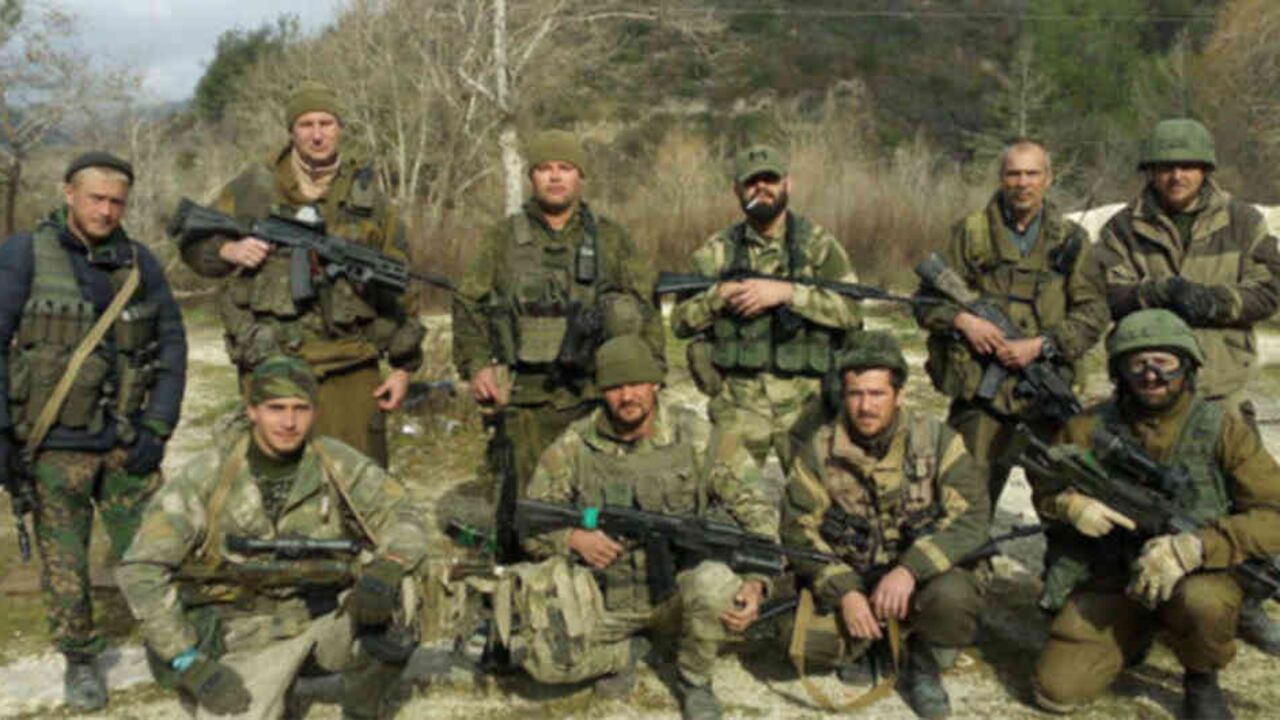 Los mercenarios del grupo Wagner, quienes no usan emblemas rusos y no tienen las limitaciones reglamentarias que tiene el Ejército oficial, forman parte de los servicios del gobierno de Putin en África