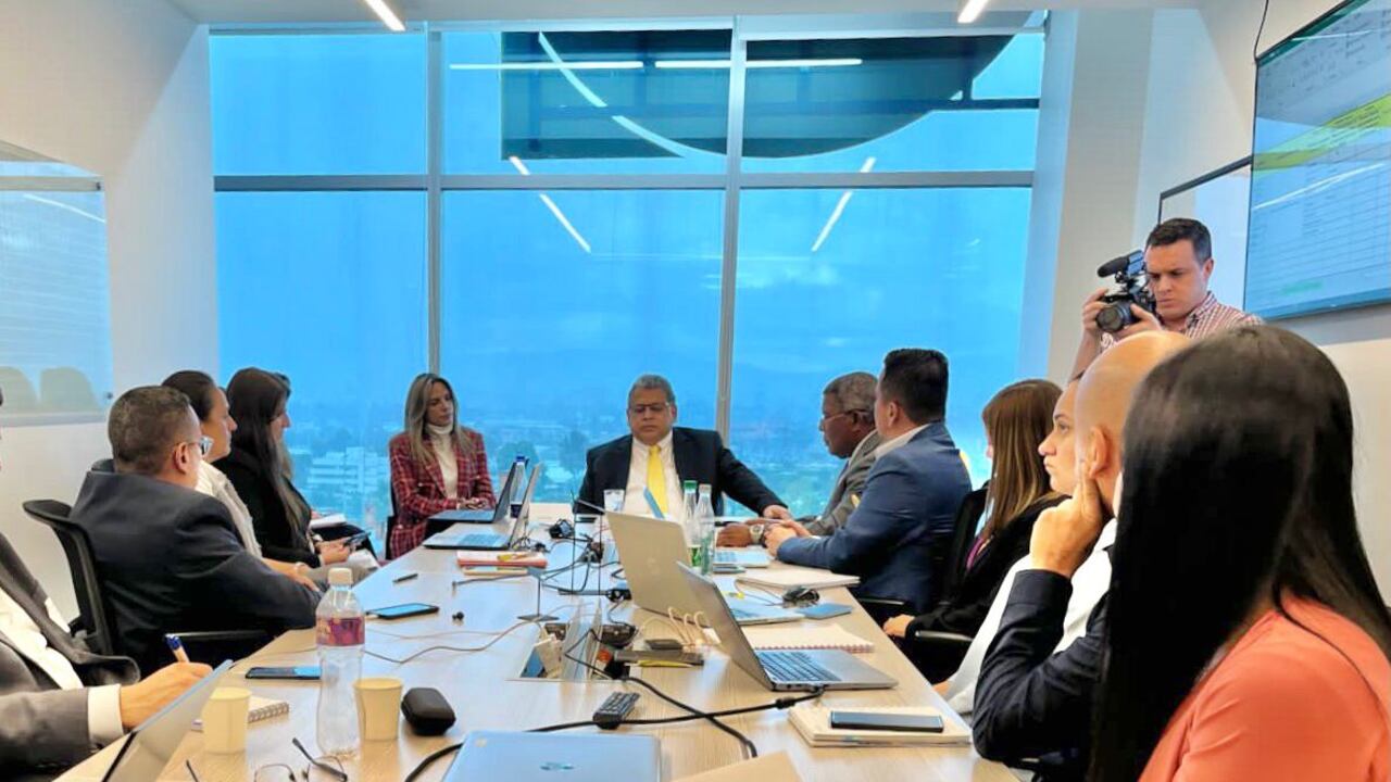 Superintendente Nacional de Salud, Ulahí Beltrán López y representantes de las EPS que atienden en Bogotá.