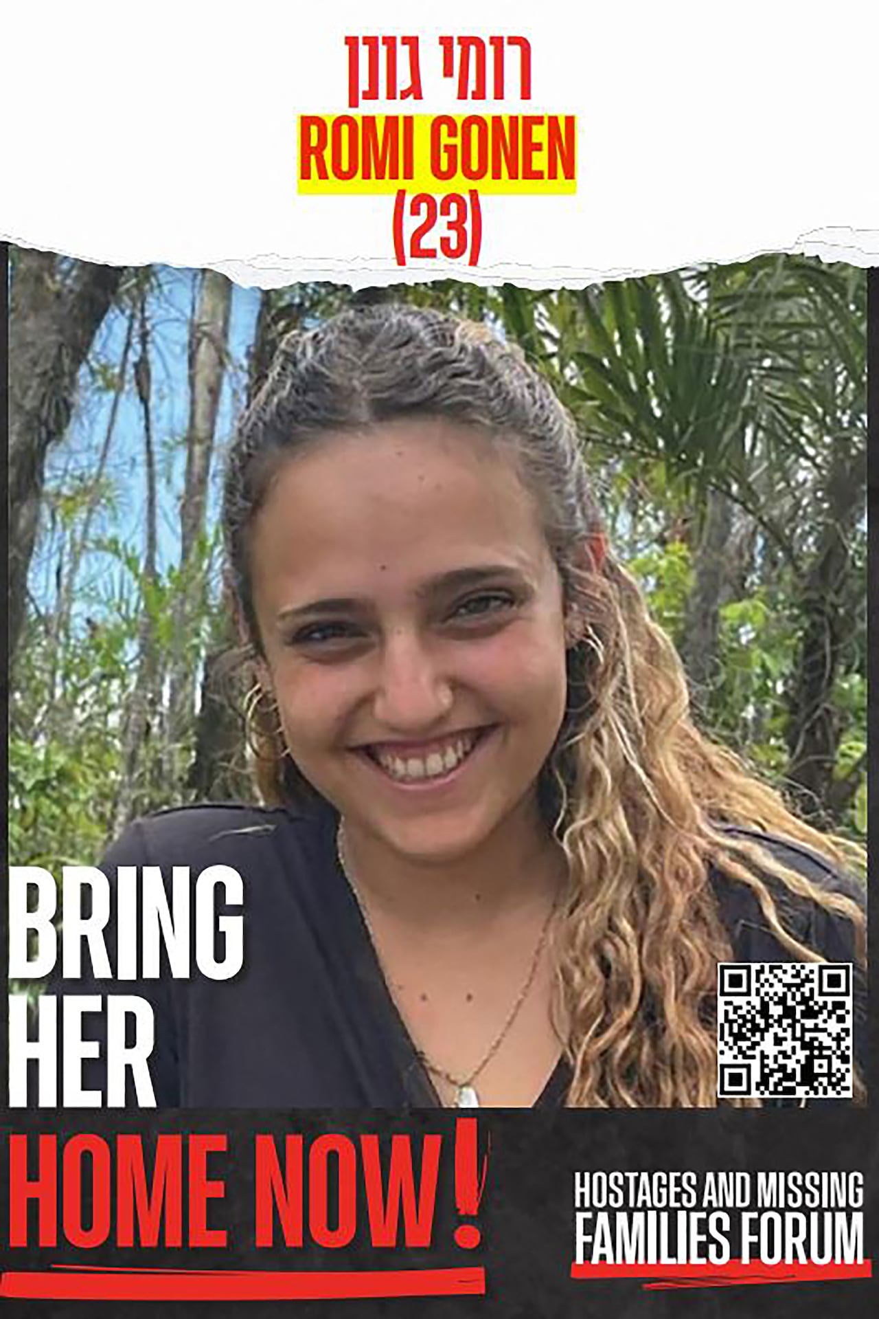 Una fotografía sin fecha obtenida el 19 de enero de 2025 de la sede del Foro de Familias de Rehenes muestra un cartel de la rehén israelí Romi Gonen, tomado por Hamás durante el ataque del 7 de octubre de 2023 por militantes de Hamás.