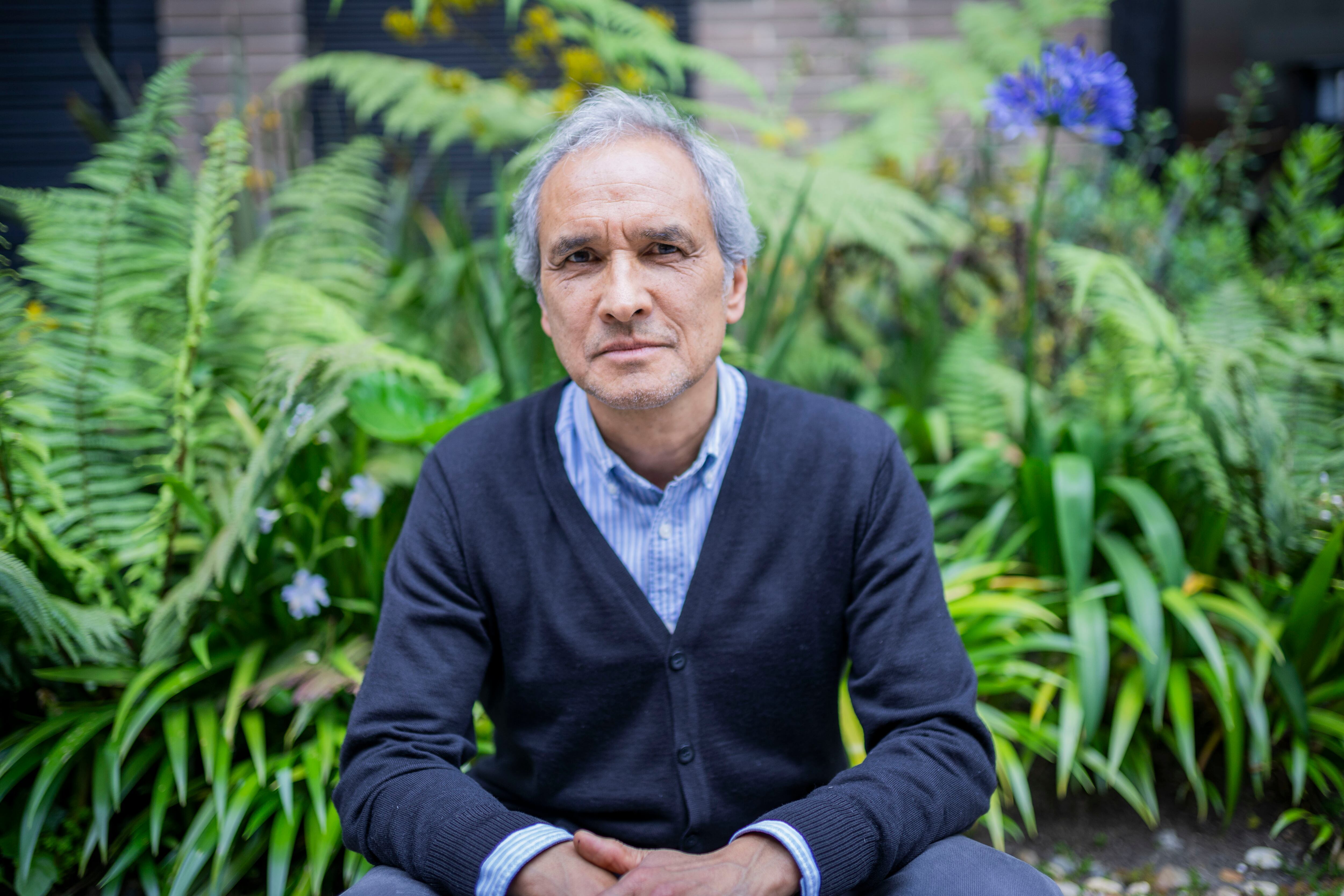 'Estamos al borde de un abismo', Antología de cuentos de Julio Paredes.