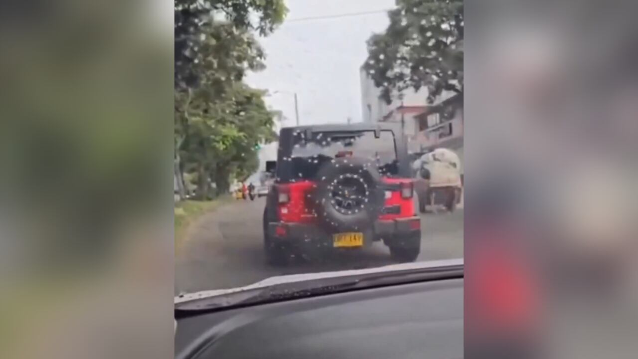 El conductor, al parecer, se saltó un reten de la Policía y ahí comenzó todo.