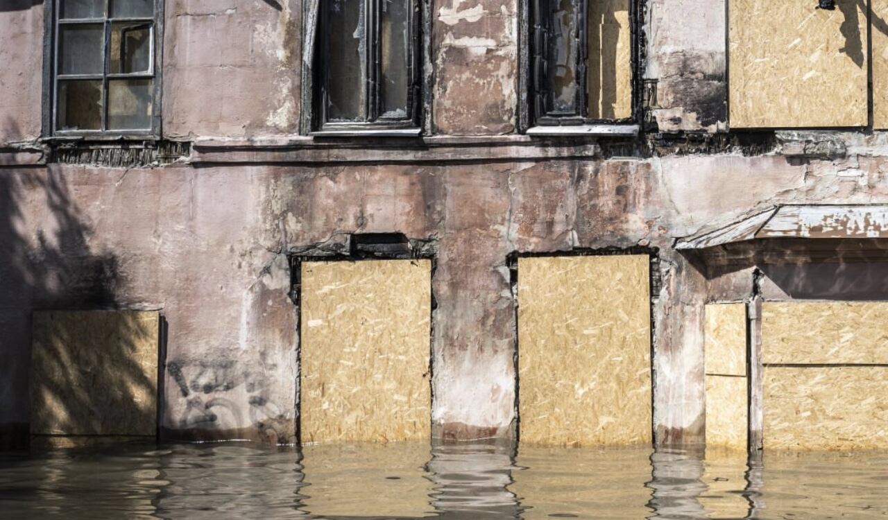 El agua de la represa llegó a varias ciudades, las cuales tuvieron que evacuar a sus ciudadanos