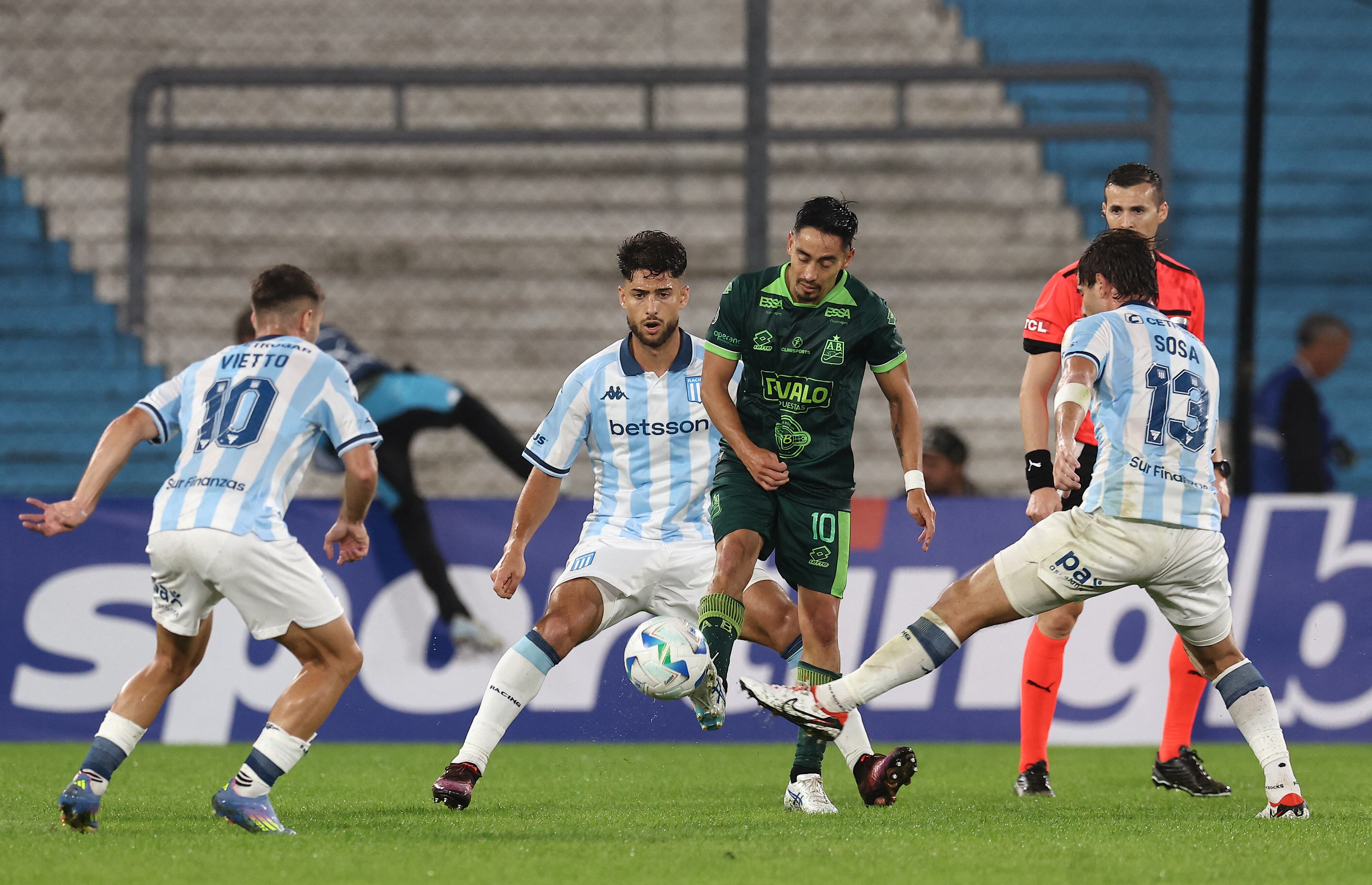 Bucaramanga's Argentine midfielder #10 Fabian Sambueza, Racing's forward #10 Luciano Vietto, midfielder #13 Santiago Sosa and defender #03 Marco Di Cesare fight for the ball during the Copa Libertadores group stage football match between Argentina's Racing Club and Colombia's Atletico Bucaramanga at the Presidente Juan Domingo Peron - El Cilindro stadium in Avellaneda, Buenos Aires province, Argentina, on April 10, 2025. (Photo by ALEJANDRO PAGNI / AFP)