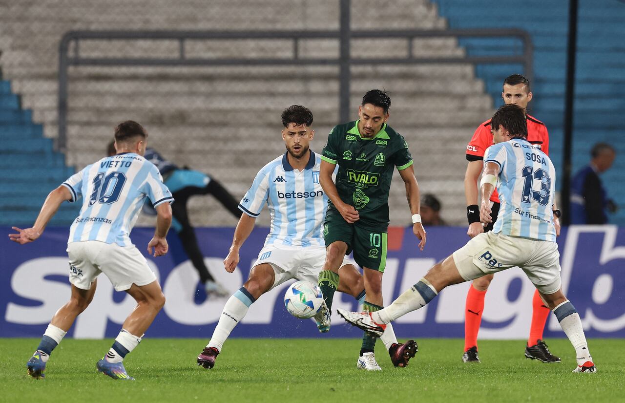 Bucaramanga's Argentine midfielder #10 Fabian Sambueza, Racing's forward #10 Luciano Vietto, midfielder #13 Santiago Sosa and defender #03 Marco Di Cesare fight for the ball during the Copa Libertadores group stage football match between Argentina's Racing Club and Colombia's Atletico Bucaramanga at the Presidente Juan Domingo Peron - El Cilindro stadium in Avellaneda, Buenos Aires province, Argentina, on April 10, 2025. (Photo by ALEJANDRO PAGNI / AFP)