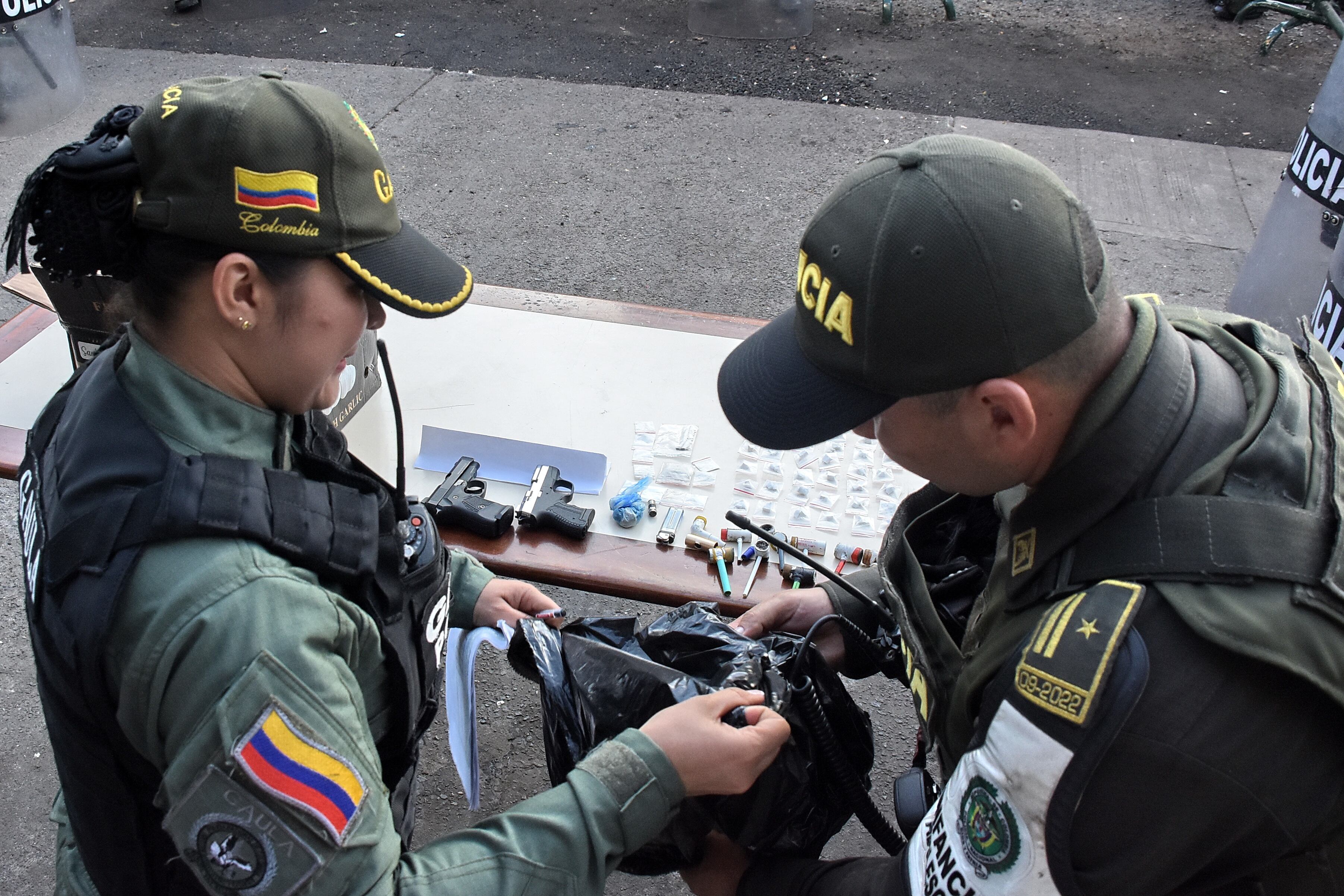 La Secretaría de Seguridad y Justicia y La Policía Metropolitana de Cali Con más de 200 uniformados se tomaron la galería se Santa Elena para contrarrestar los delitos de extorsión, microtráfico y otros flagelos que afectan esta plaza de mercado.