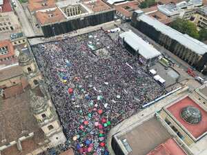 Plaza de Bolívar - centro
Indigenas, minga