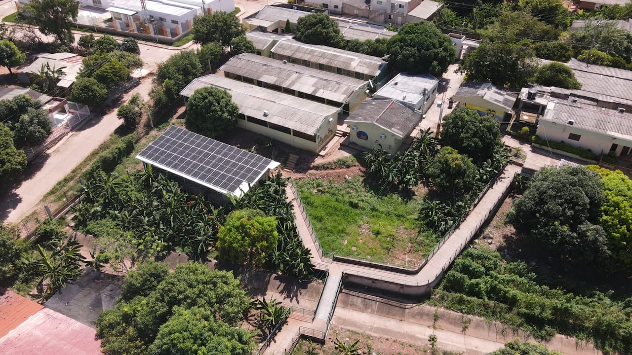 El FENOGE, con el apoyo del Ministerio de Minas y Energía, está implementando soluciones energéticas basadas en Fuentes No Convencionales de Energía