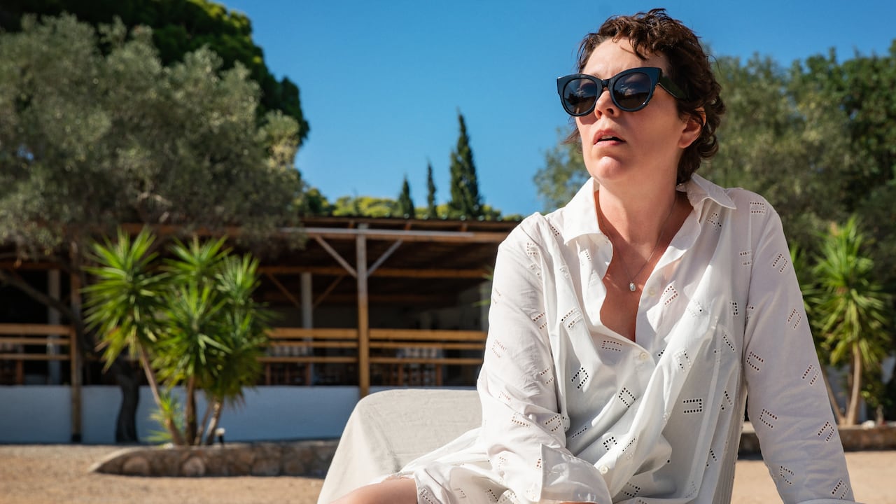 OLIVIA COLMAN es LEDA en 'THE LOST DAUGHTER'. Foto: YANNIS DRAKOULIDIS/2021