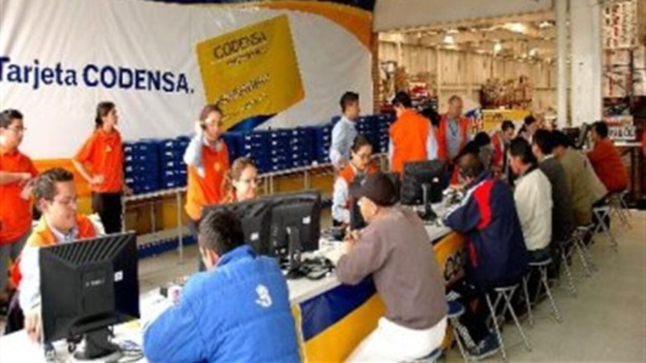 La disminución en las utilidades netas de 2010 se debió principalmente a la venta del negocio de Crédito Fácil Codensa Hogar en 2009.