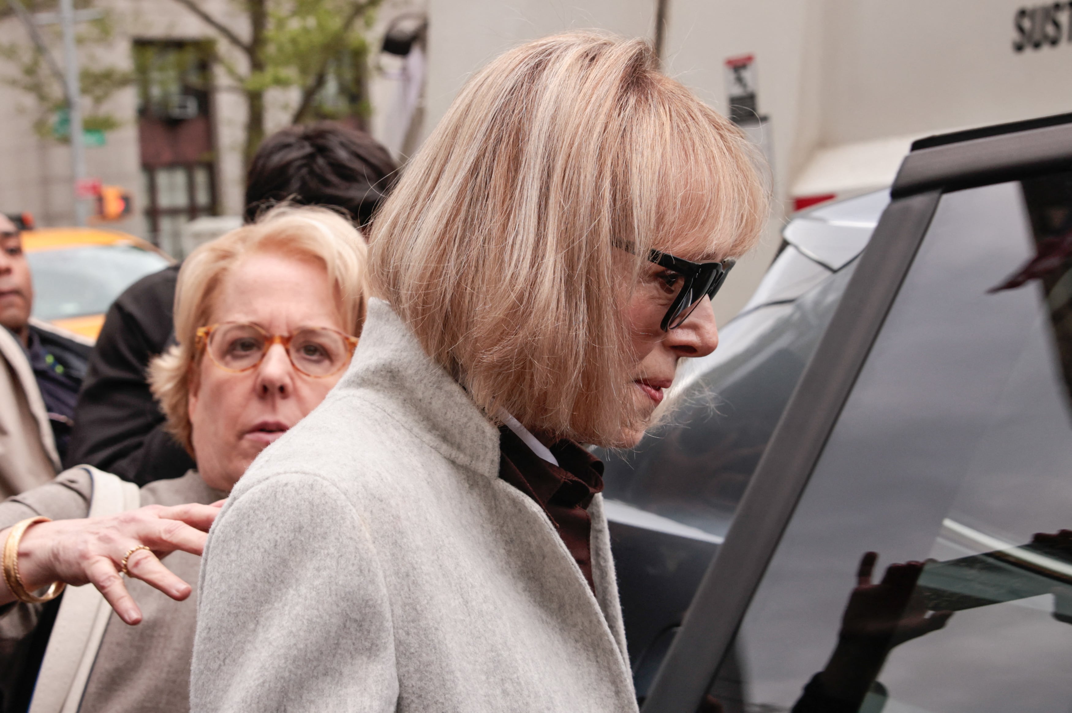 Jean Carroll, de 79 años, afirma haber sido violada por Donald Trump. Foto: AFP.