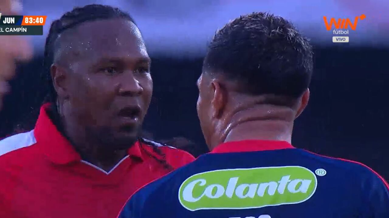Hugo Rodallega y Teófilo Gutiérrez se 'calentaron' en medio del Santa Fe vs. Junior jugado en Bogotá