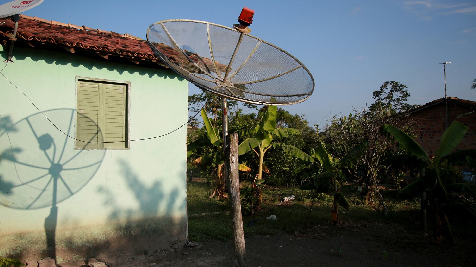 En Colombia existen más de 600 emisoras comunitarias y 200 de interés público.