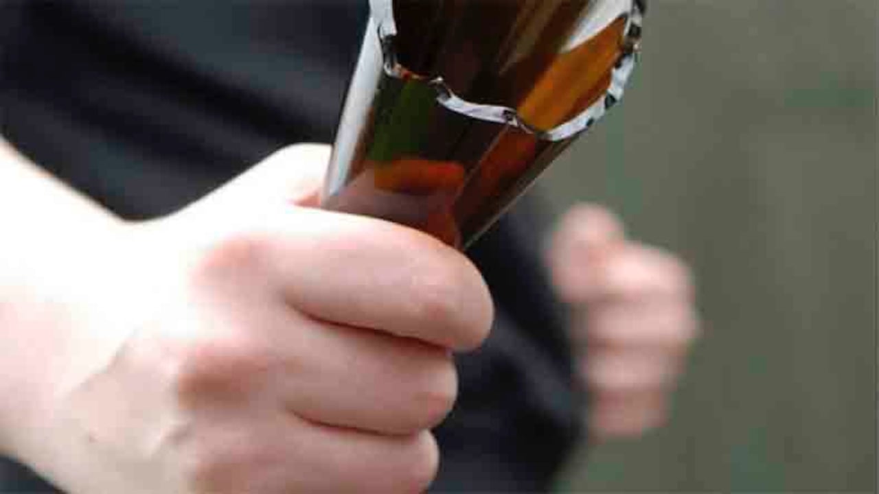 El menor fue herido con el pico de botella. Foto de referencia.