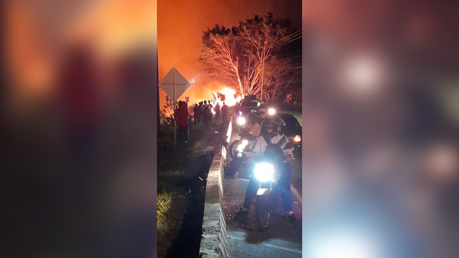 El incendio se está presentando en una zona boscosa del kilómetro 10.