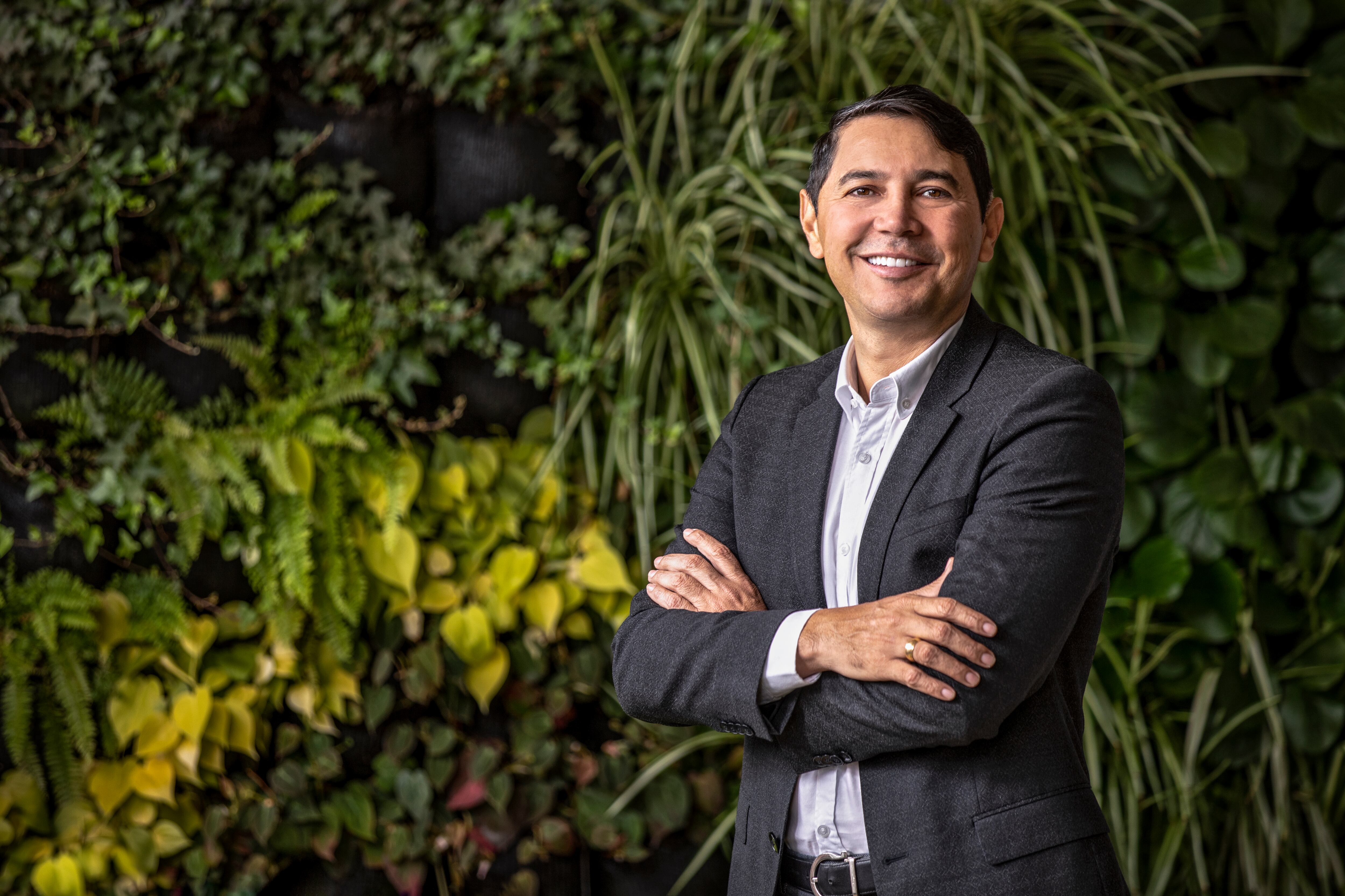 Andrés Fabián Hurtado, alcalde de Ibagué, habló en detalle de las obras y estrategias que están impulsando el cambio y desarrollo en la ciudad.