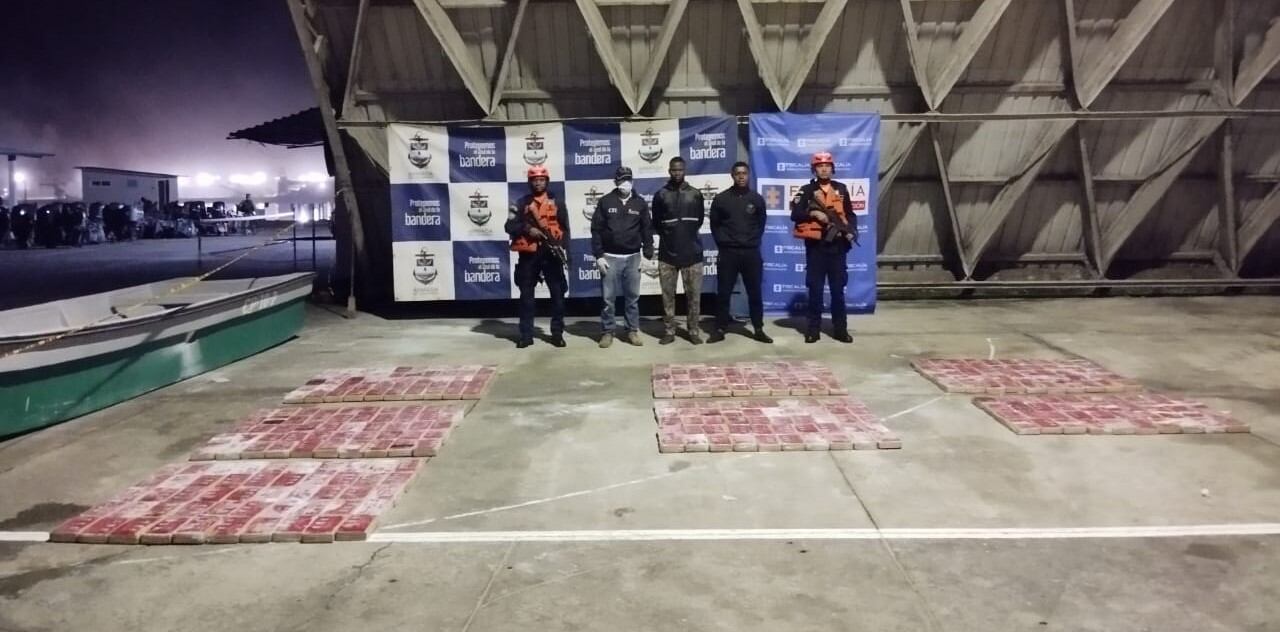 OPERACIONES CONTUNDENTES EN EL PACÍFICO COLOMBIANO CONLLEVAN A LA INCAUTACIÓN DE 1.8 TONELADAS DE COCAÍNA