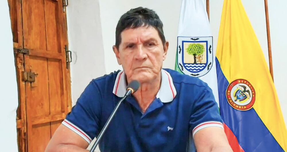  Óscar Monsalve Pineda y Óscar Monsalve, padre y hermano de Juan Guillermo Monsalve, han desmentido la versión del testigo. El excongresista Álvaro Hernán Prada también está involucrado en el caso por haber contactado a alias Caliche, quien se iba a retractar de las acusaciones contra el expresidente.