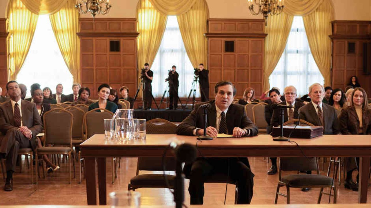 Mark Ruffalo, Anne Hathaway y Tim Robbins protagonizan esta dura y poderosa cinta, que navega el dilema entre lo legal y lo correcto.