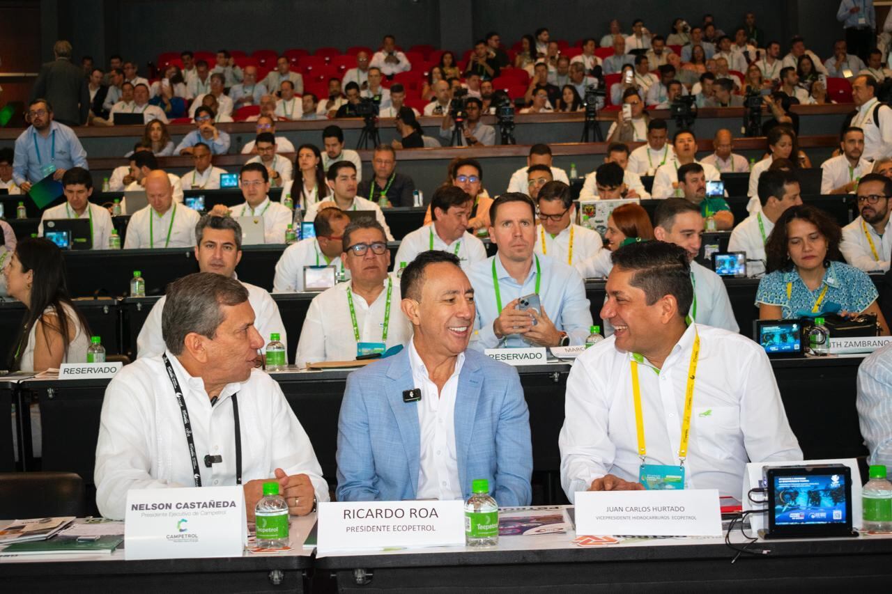 Nelson Castañeda, presidente de Campetrol, Ricardo Roa, presidente de Ecopetrol y Juan Carlos Hurtado, vicepresidente hidrocarburos Ecopetrol en la Cumbre Petróleo, Gas y Energía.