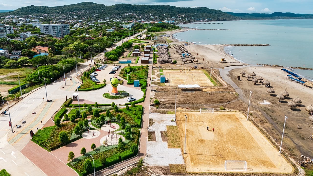 Playa Miramar comprende 4.130 metros cuadrados de infraestructura y 1,2 kilómetros de malecón entre el Faro de los Sueños y el sector de Pescadores.