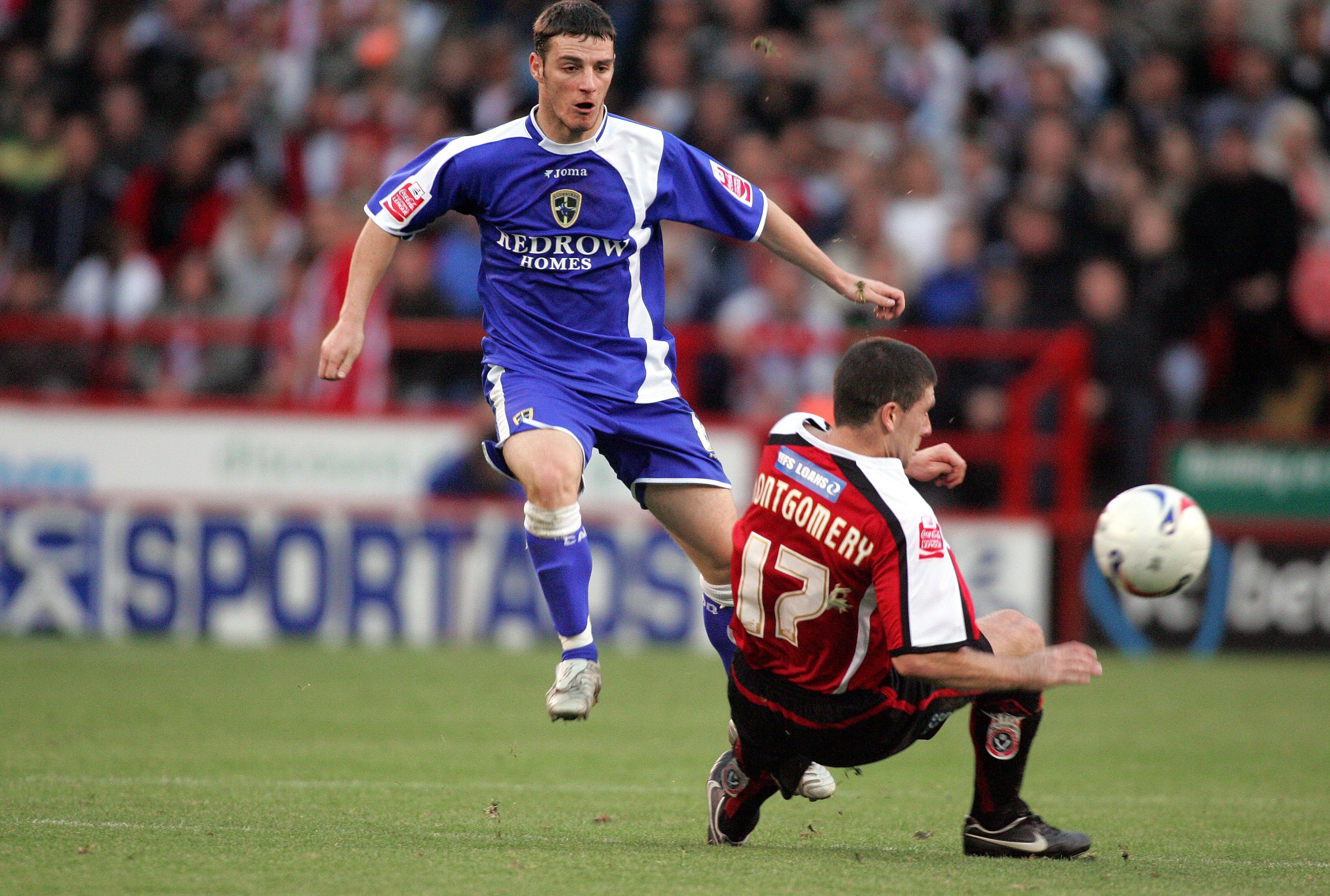 Jason Koumas, padre de Lewis, jugando con el Cardiff City.