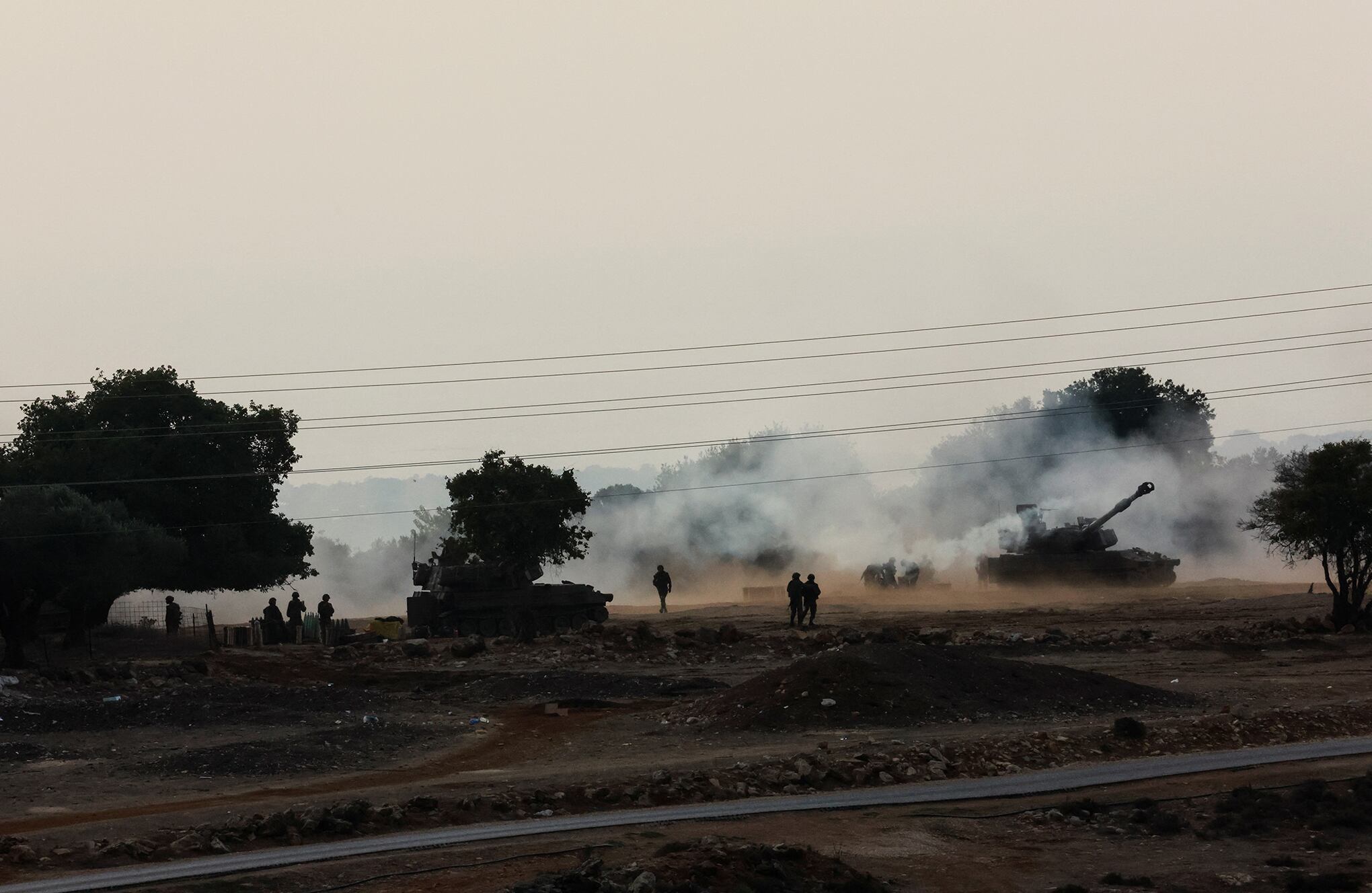En imágenes : Las fuerzas israelíes se despliegan en la frontera con el Líbano en medio de temores de que el conflicto se expanda.