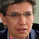 Claudia López tiene un apoyo poco frecuente para alcaldes en Bogotá. Pero la clase política la critica desde izquierda y derecha.