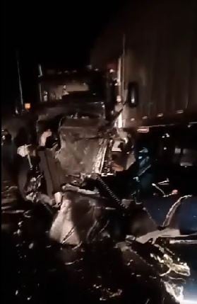 Accidente entre tractomulas.