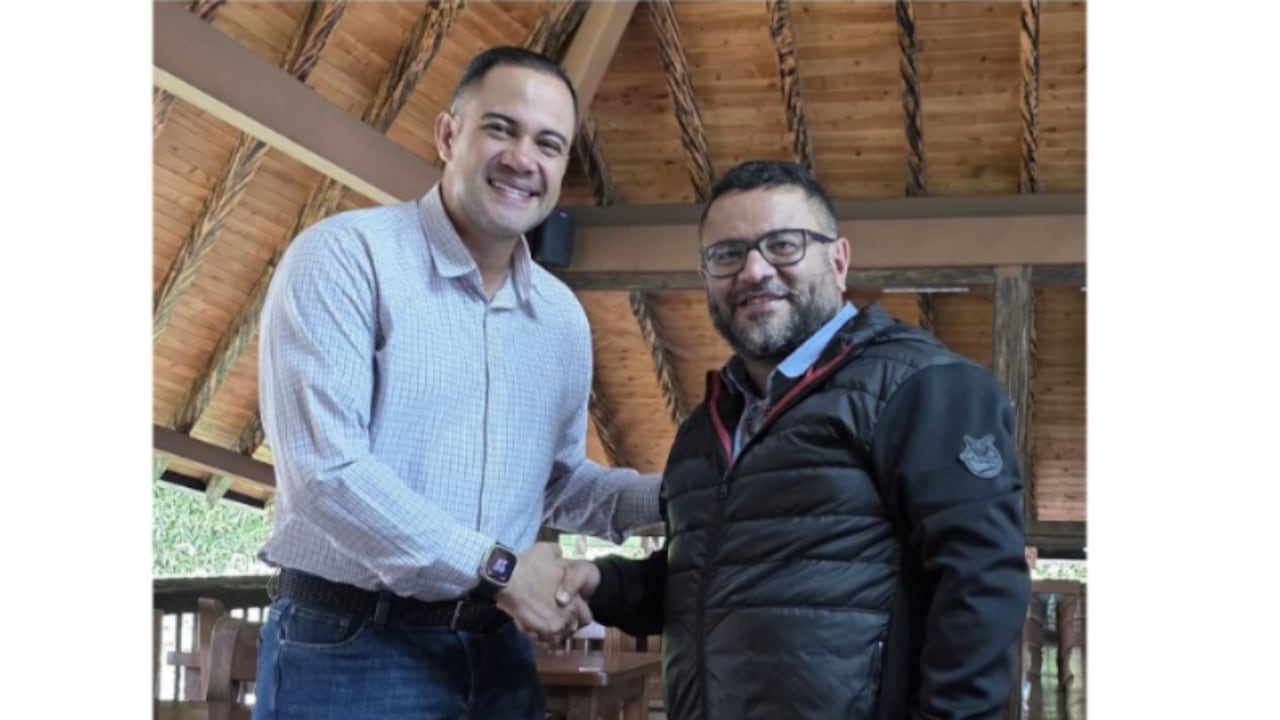 Santiago Ospina, director ejecutivo de Asointermedias y alcalde de Segovia, Edwin Castañeda.