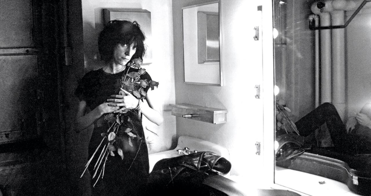 Alimentada por la contracultura sesentera, Smith estalló en los setenta y desde entonces no ha dejado de ser vigente. Su constante reinvención e inquietud, así como su sensatez, la prueban una figura espiritual.