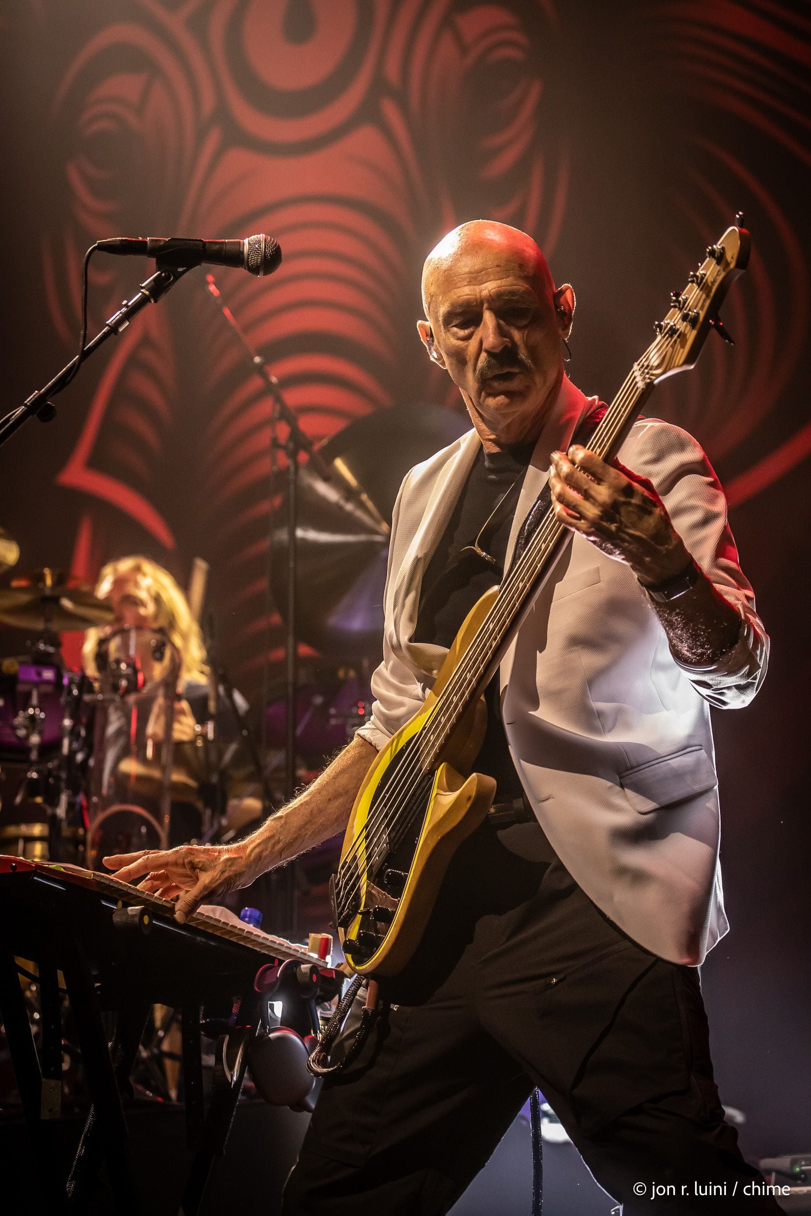 Belew asegura que no ha visto así de feliz a Tony Levin en su vida. Y han trabajado juntos por décadas.
